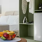 Robin's Apart-hotel Apolpaina