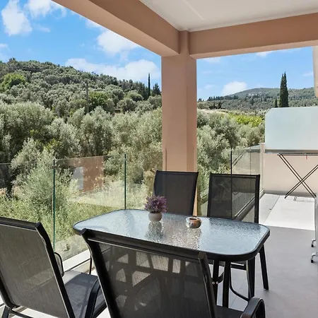 Robin's Aparthotel 4*