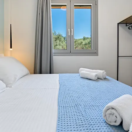 Robin's 4* Apolpaina