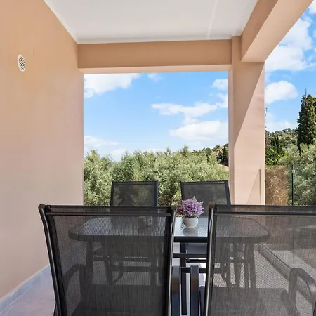 Hotel apartamentowy Robin's Apolpaina