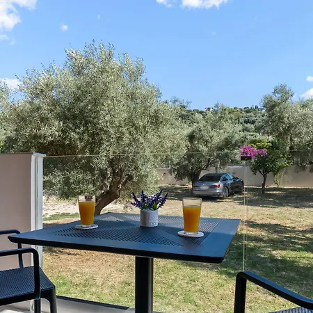 Ξενοδοχείο με διαμερίσματα Robin's