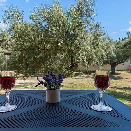 Robin's 4* Απόλπαινα